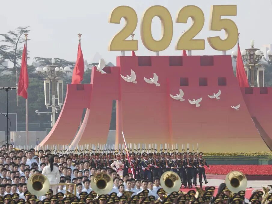 銘記曆史，砥礪前行 —— 深夜福利AV測試科技組織觀看抗戰勝利80周年閱兵