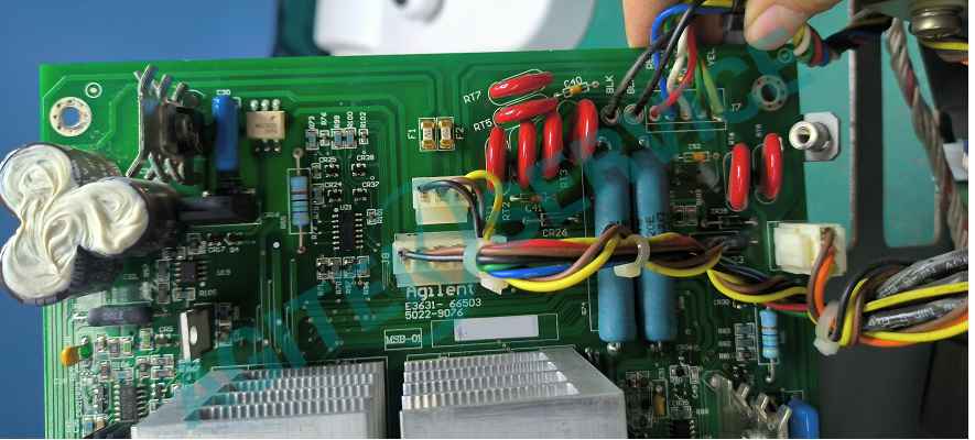 是德科技E3631A可調電源加電開機黑屏維修